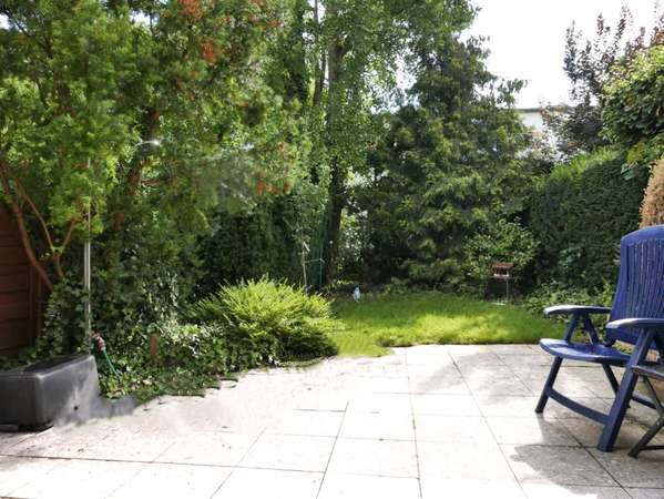 Doppelhaushälfte mit viel Potential im grünen Zehlendorf zum Verkaufen