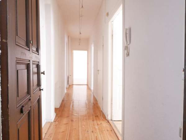 2-Zimmer-Wohnung in einem reizvollen Altbau im lebendigen Wedding am Nordufer.