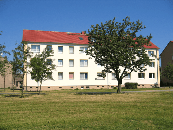 Geräumige helle 2-Zi-Wohnung im grünen Grambow