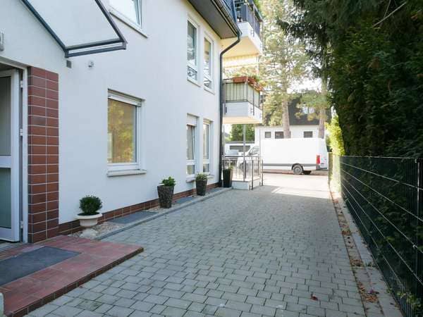 Helle 2-Zimmer-Wohnung mit Balkon in Herzen von Berlin-Lichterfelde! in Berlin