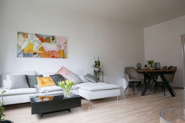 Familienfreundliche lichtdurchflutete 2,5-Zi-Wohnung mit Balkon