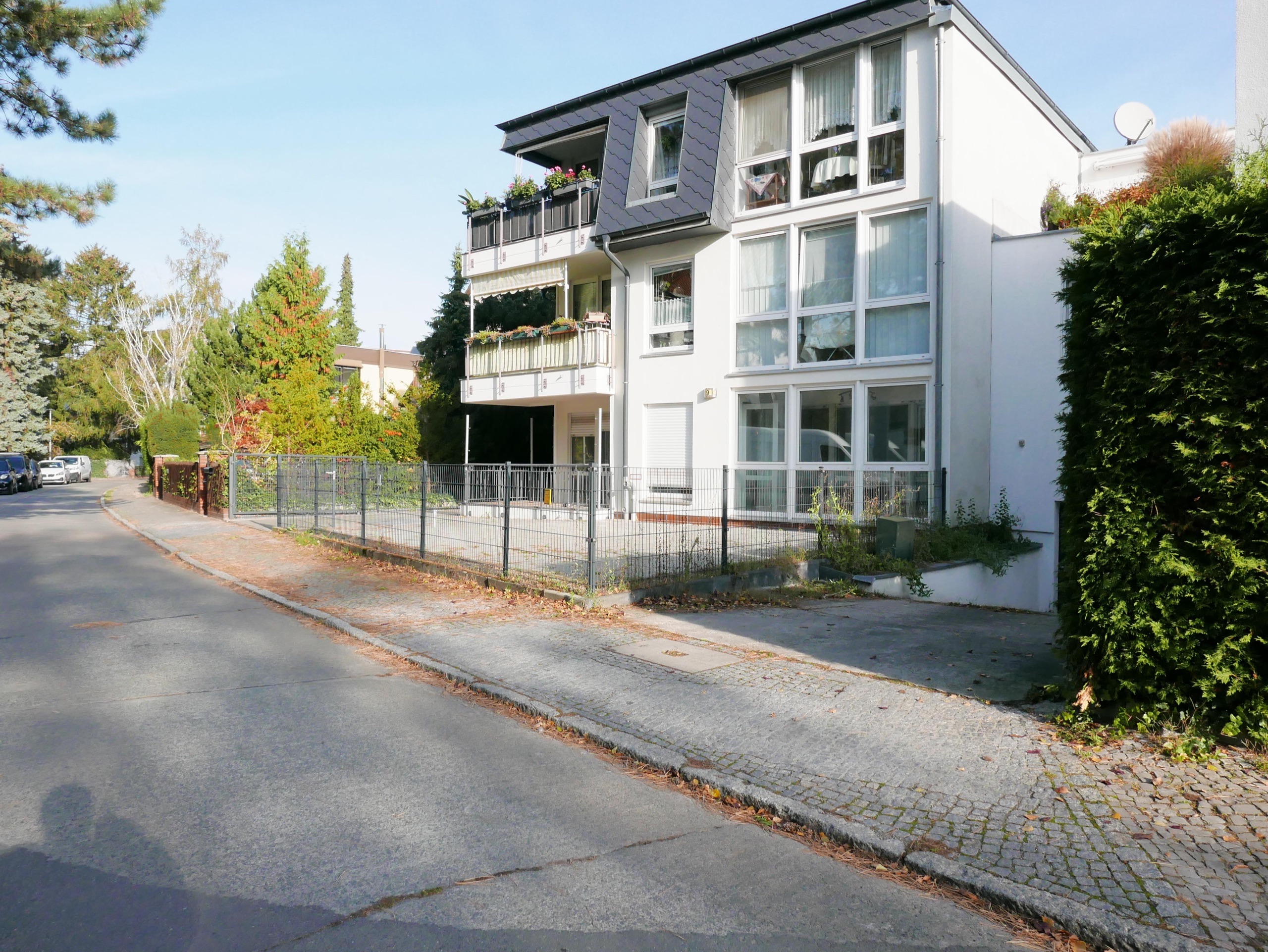 Helle 2-Zimmer-Wohnung mit Balkon in Herzen von Berlin-Lichterfelde! in 12209 Berlin