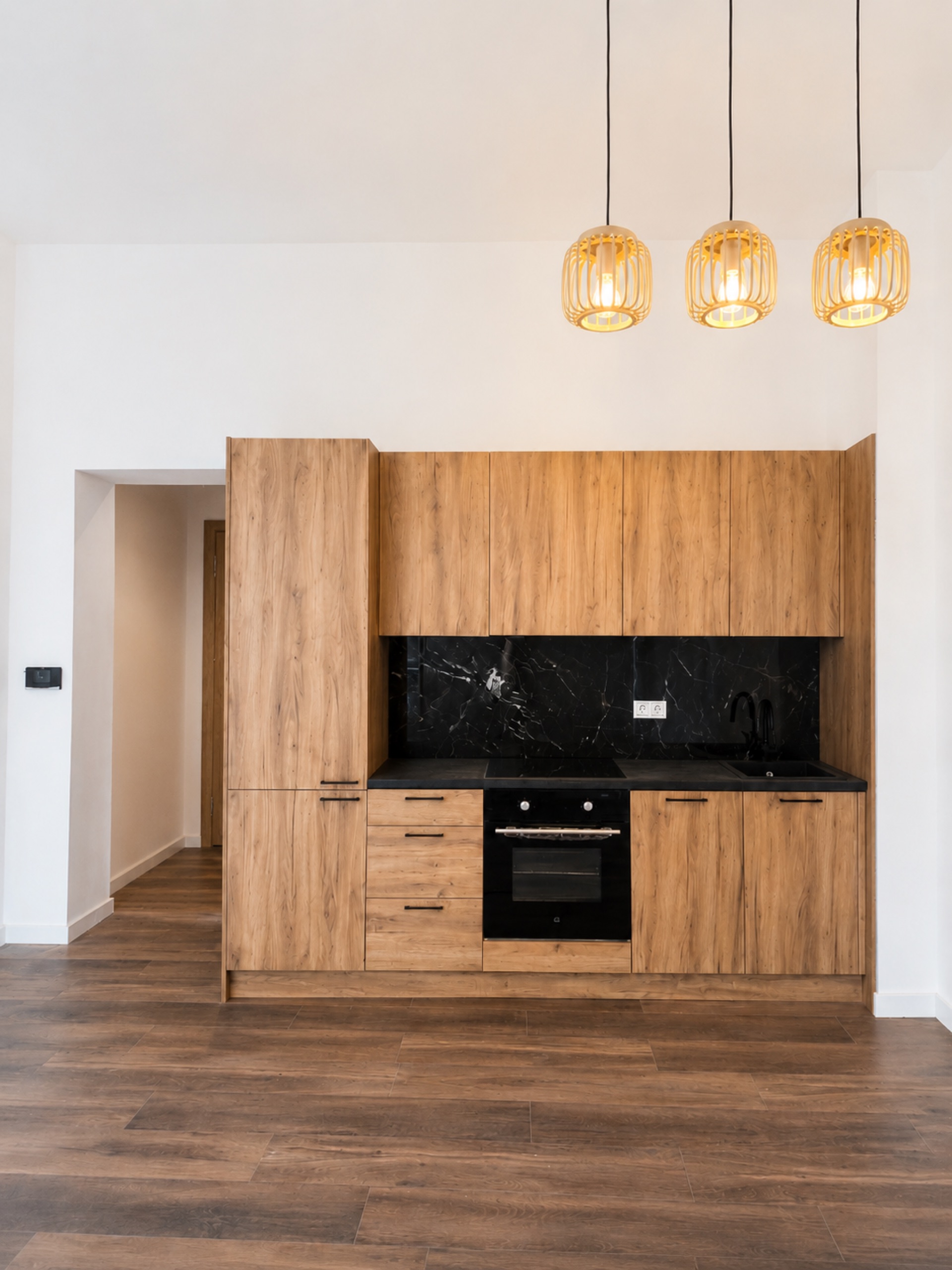 Modern kernsanierte 2-Zimmer-Wohnung mit Balkon und Einbauschränken in 13507 Berlin